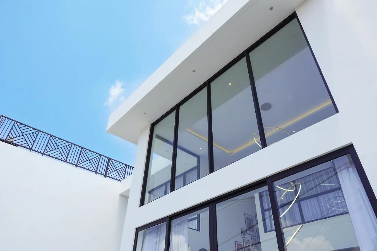 Villa Exquisite Central Seminyak Ινδονησία